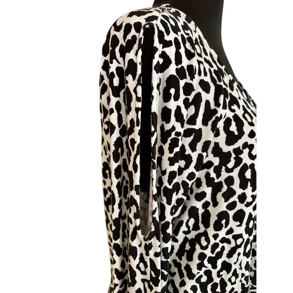 Cache Black White Animal Print Faux Wrap Cold Shoulder Asymmetrical Top Sz L - Picture 3 of 6